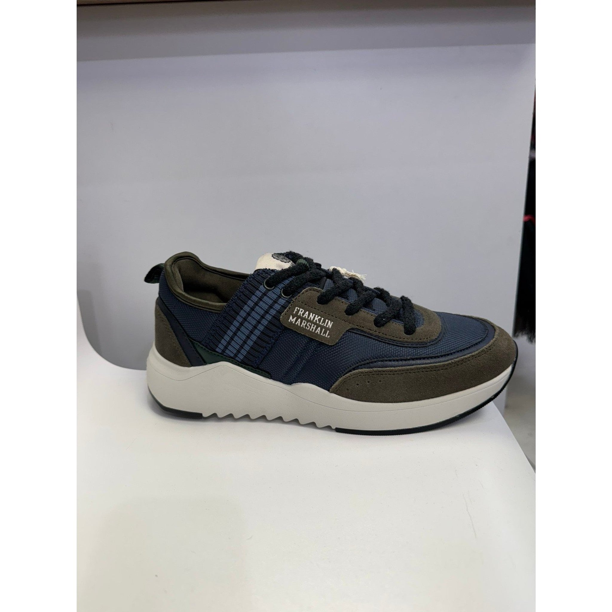 local_35523__color_navy-off-white