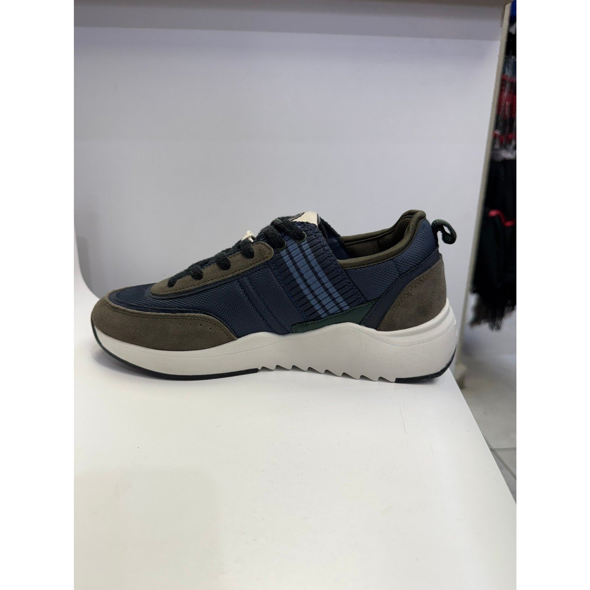 local_35524__color_navy-off-white