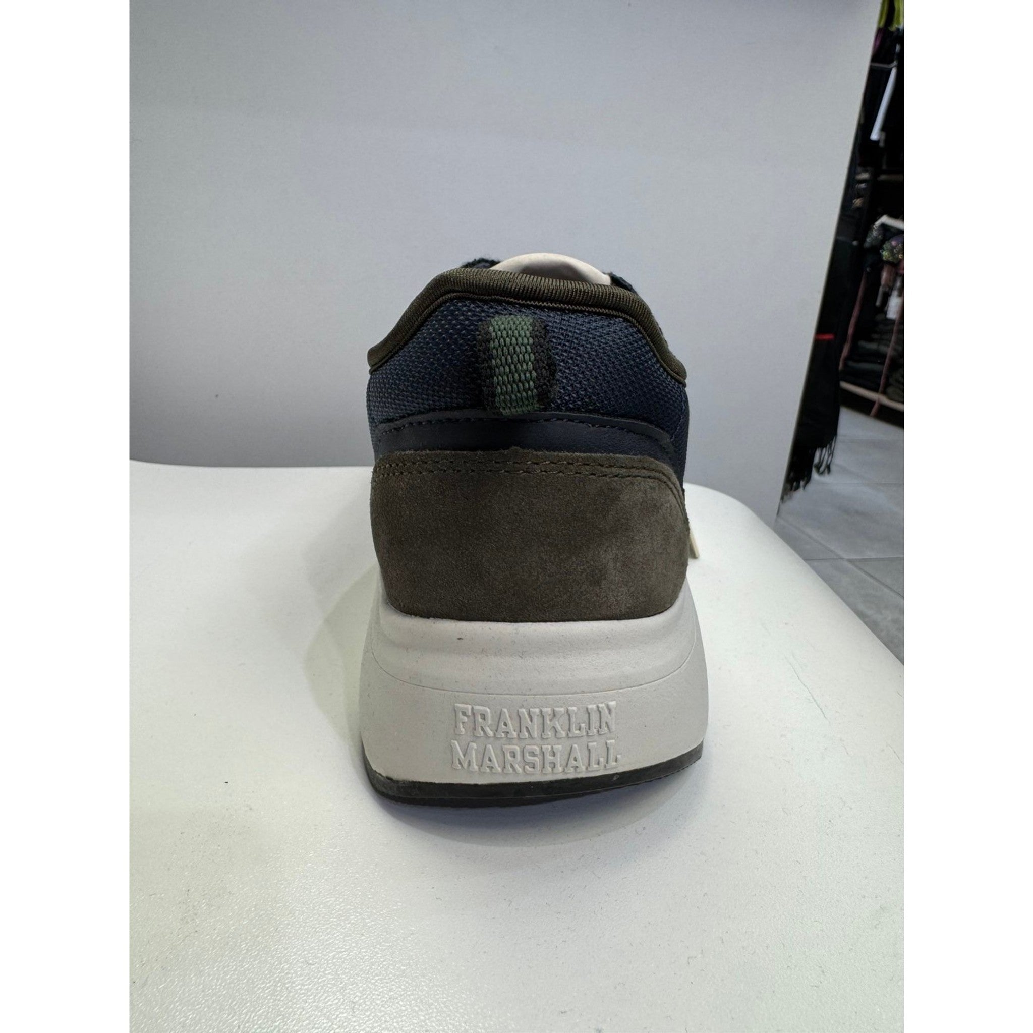 local_35526__color_navy-off-white