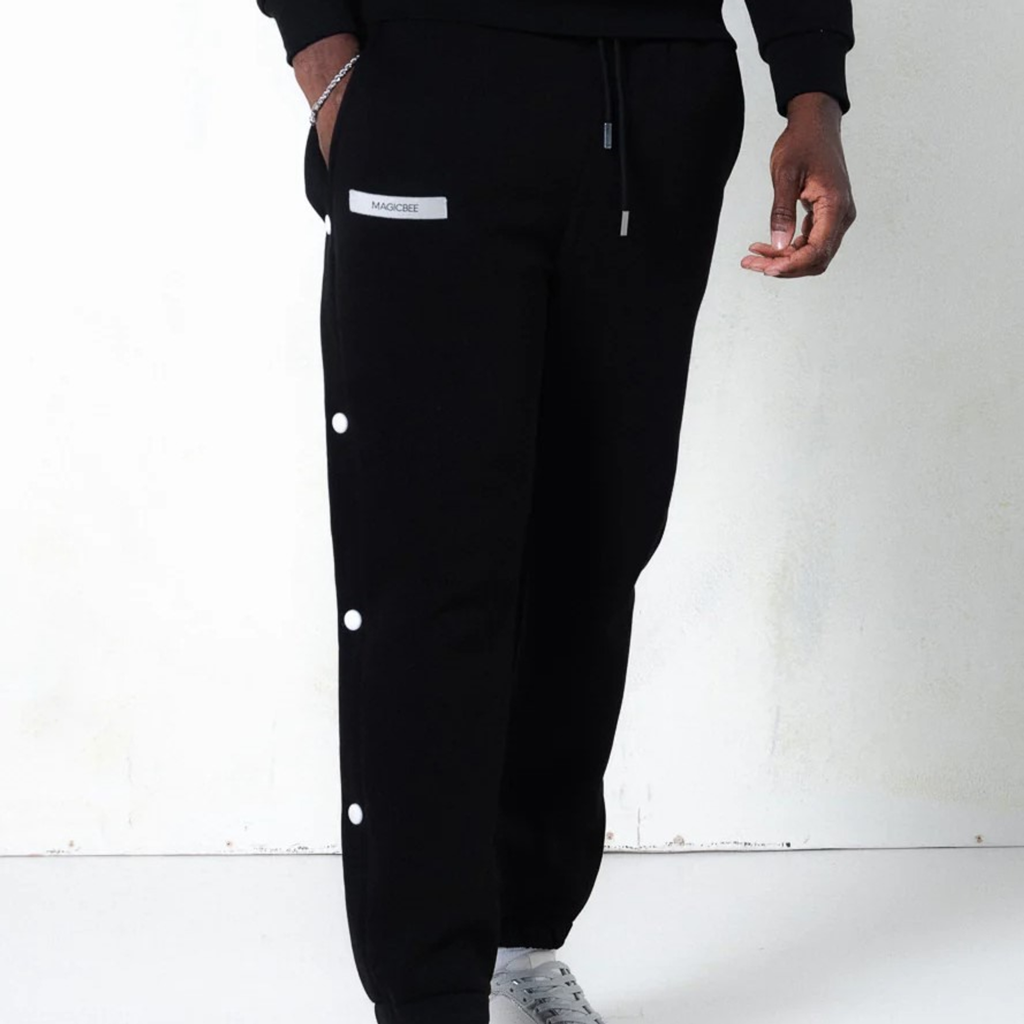 local_21687__color_black