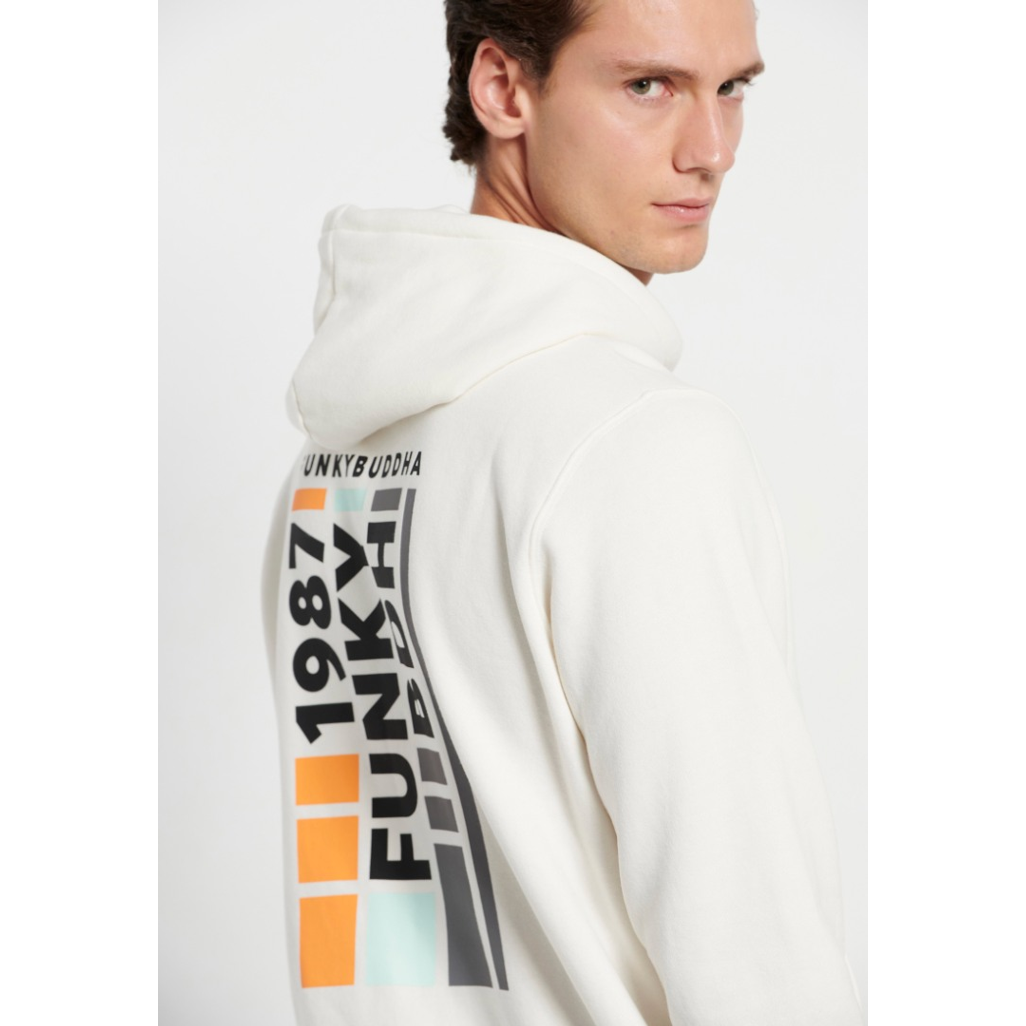 local_14336__color_off-white