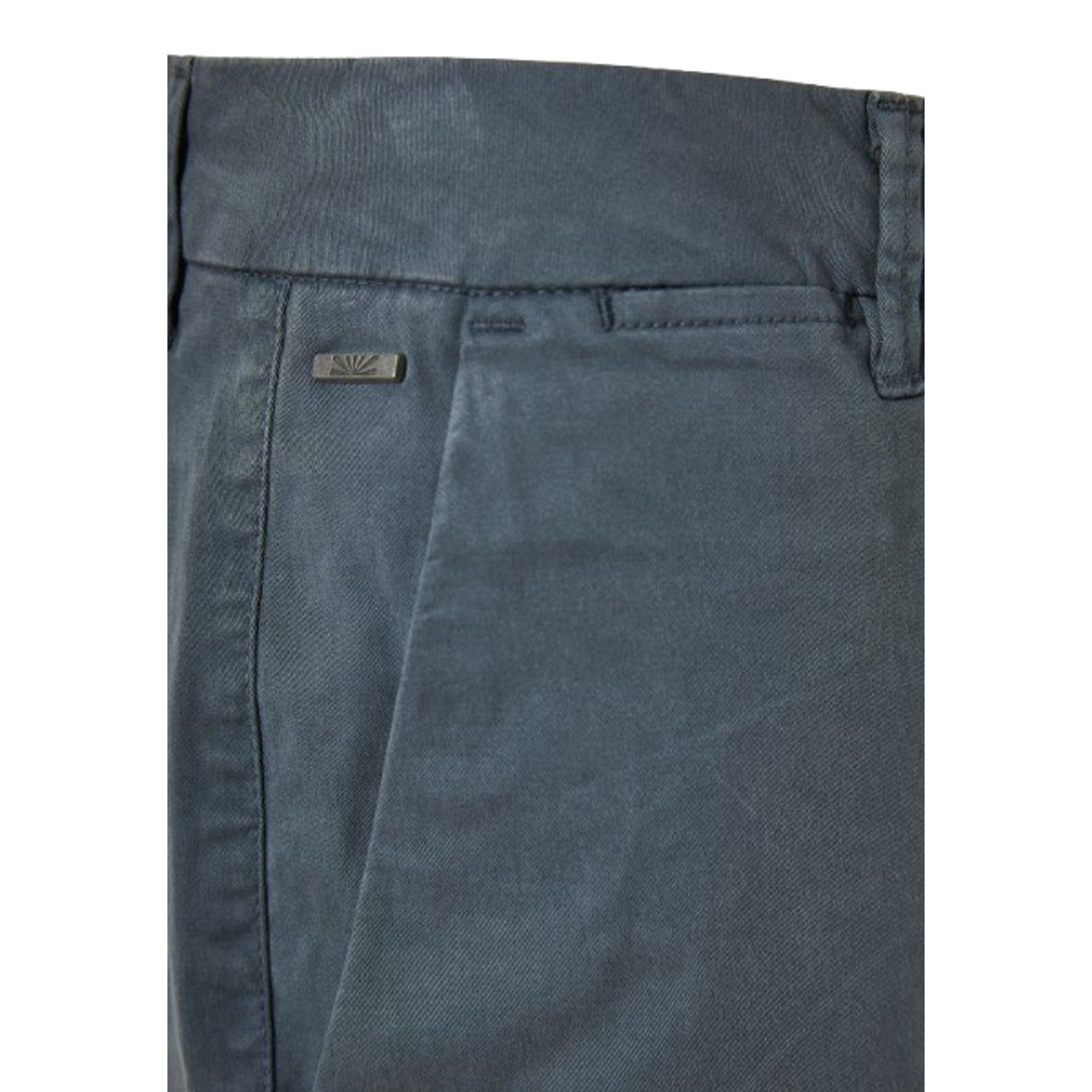 local_10512__color_steel-grey