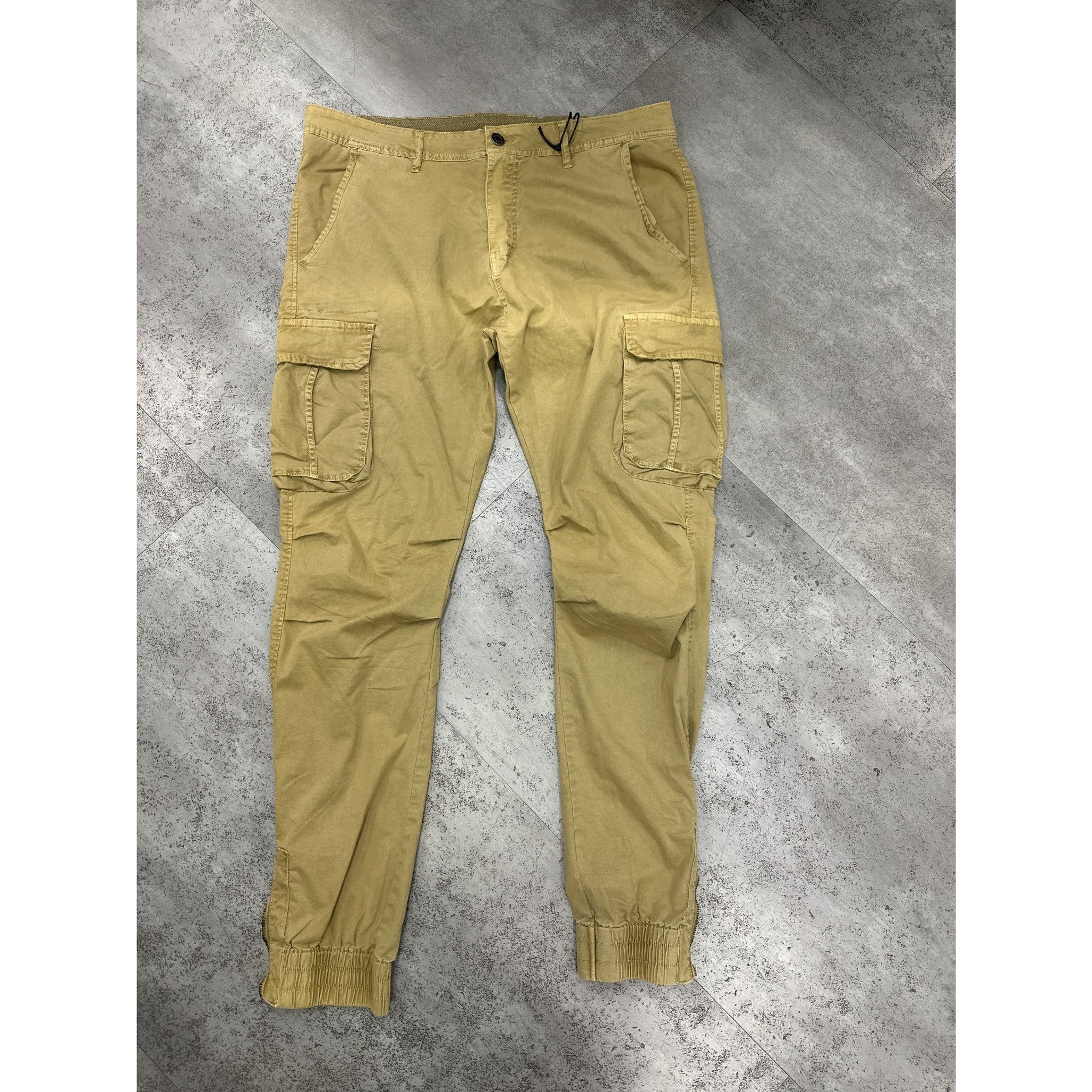 local_33899__color_khaki
